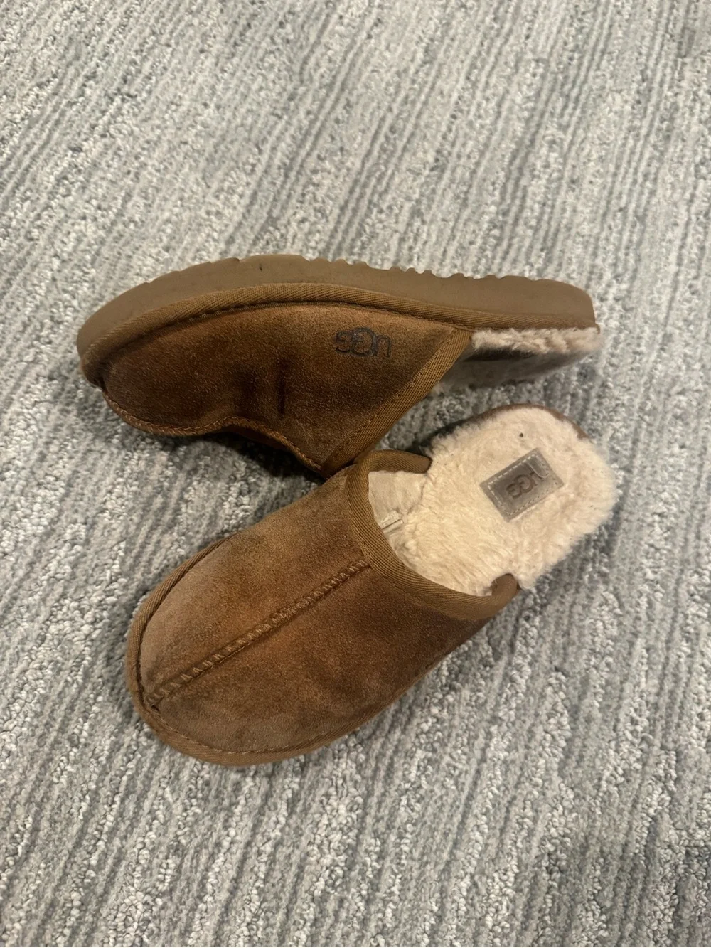 UGG Kids Chestnut Suede Shearling-Lined Slip-On Clogs